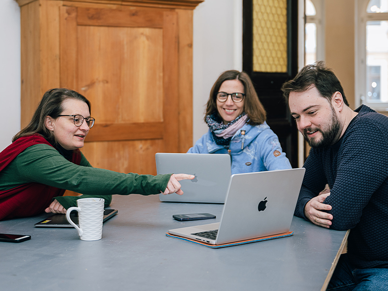 Schnitzeljagd-Team bei der Arbeit